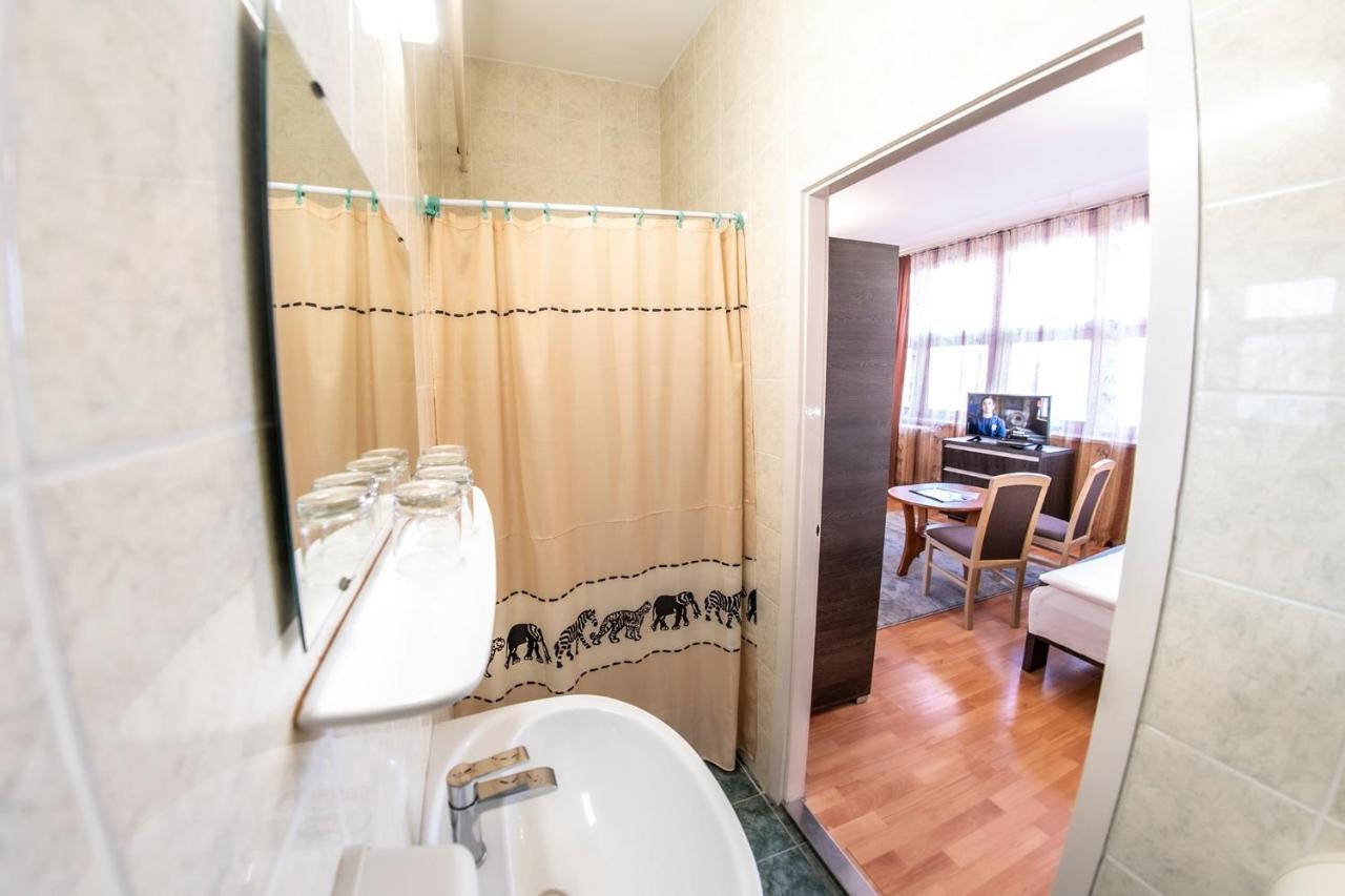 Hotel Dzsungel Ньиредьхаза Экстерьер фото